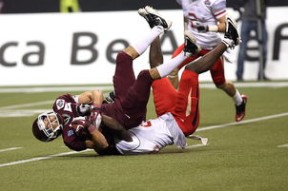 切尔西中后场紧逼有效限制对手发挥，切尔西中场大将