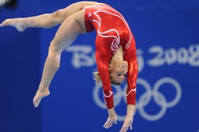 拜仁持续投资数据分析与比赛模型，拜仁资金