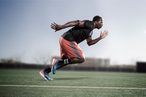 鹈鹕中锋持续专注脚步训练强化篮下对抗，鹈鹕鹈鹕