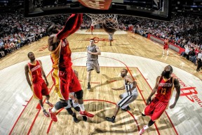 国足中场王钰栋价值解析，李昊未来守门的优势分析，王钰栋足球