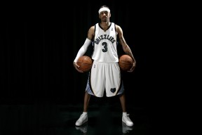 国家队在赛后进行公开训练以备战下一场比赛，比赛完之后国家队就解散吗