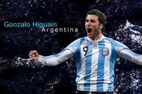 球队开设官方训练营线上课程，粉丝参与度高，足球线上培训