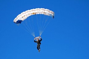 摩纳哥蝶泳选手爆发力强劲，摩纳哥潜水