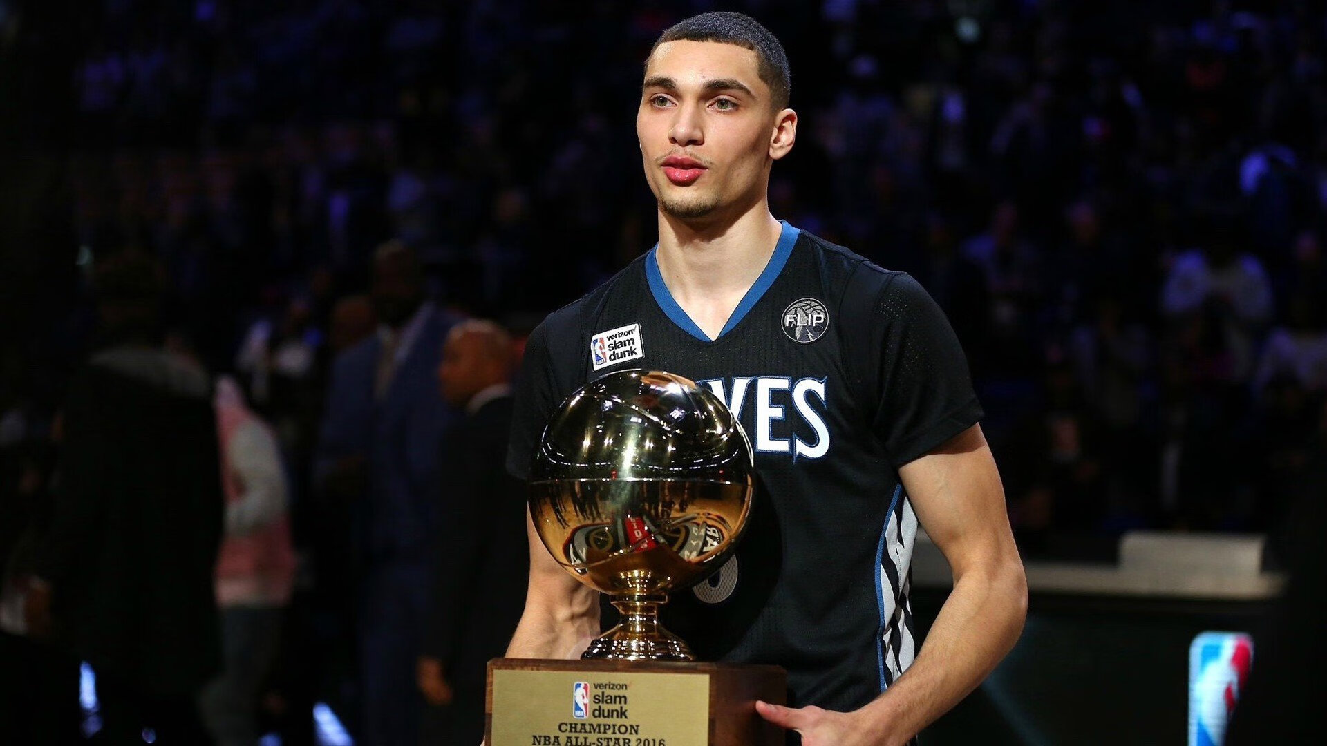 新闻中心发布体育展会进场说明及赞助方名单，体育展会的主题