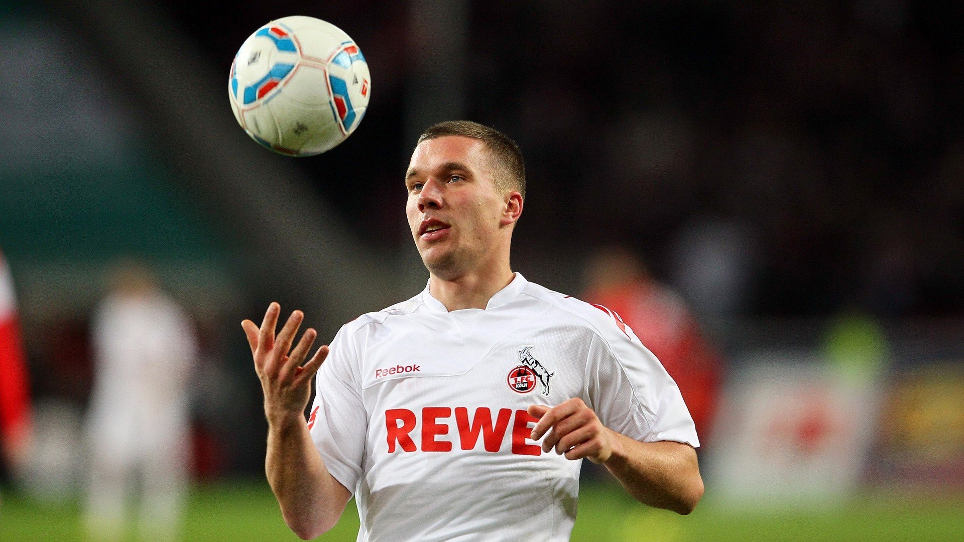 国足中场王钰栋价值解析，李昊未来守门的优势分析，王钰栋足球